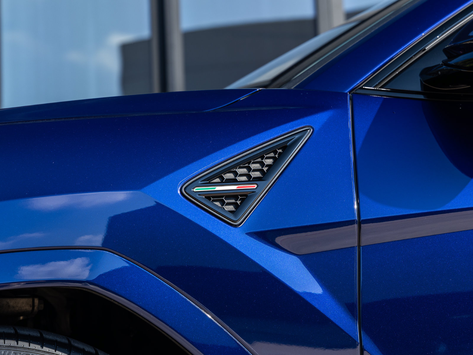 Used 2021 Lamborghini Urus AWD/4WD image 16