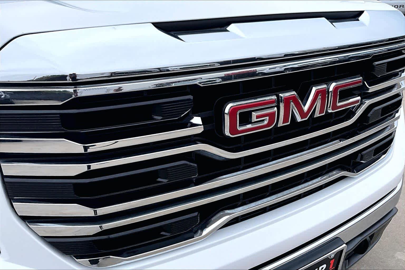 Used 2023 GMC Sierra 1500 AT4X w/ AT4X AEV Edition AWD/4WD image 30