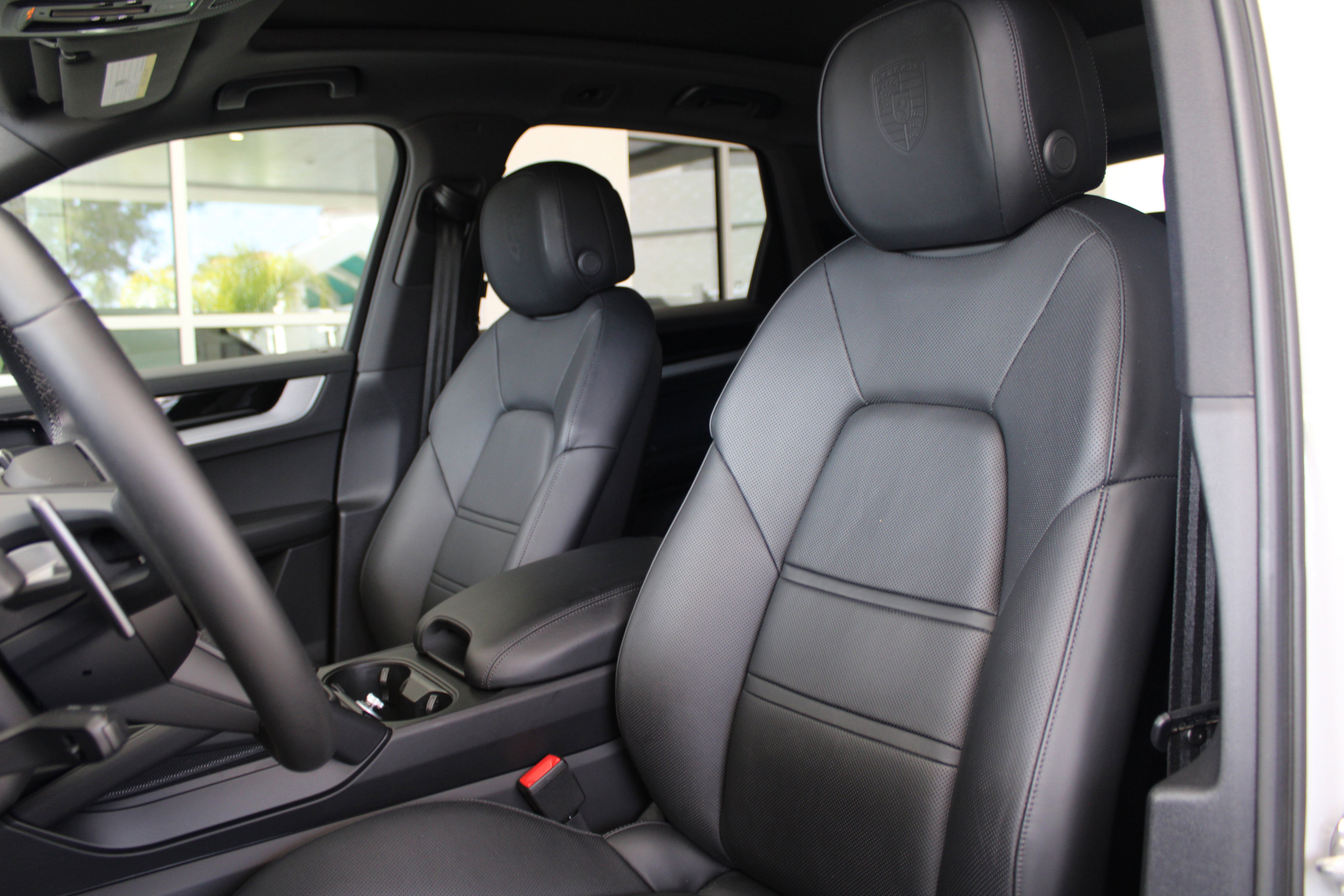 Certified 2025 Porsche Cayenne image 4