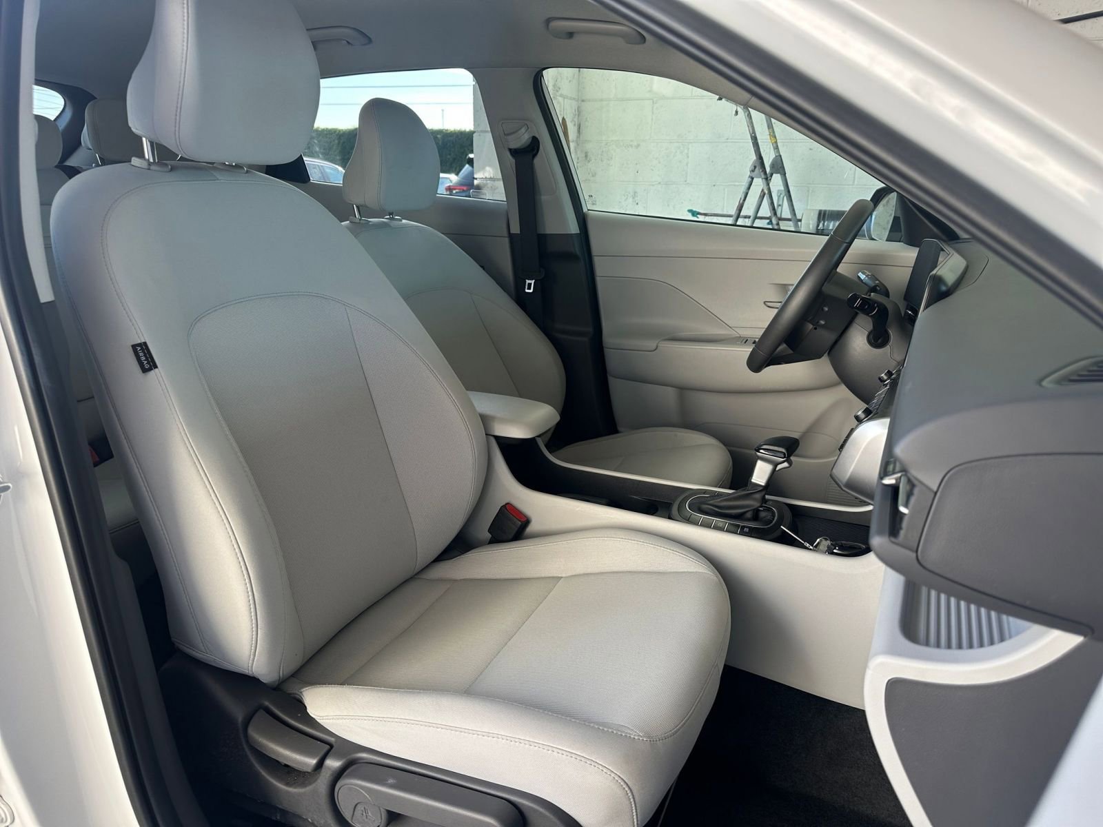 Used 2025 Hyundai Kona SEL image 36