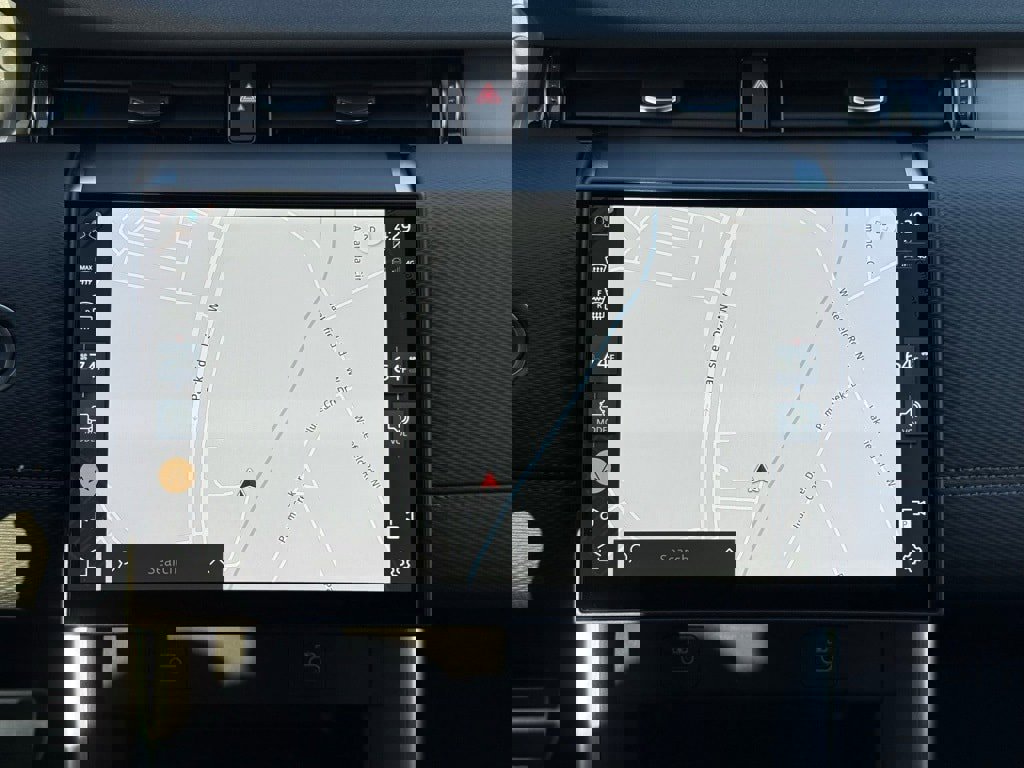 Used 2025 Land Rover Discovery Sport Dynamic SE image 28