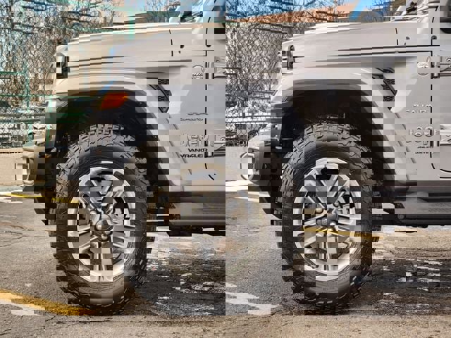 Used 2018 Jeep Wrangler Unlimited Sahara w/ Safety Group image 8