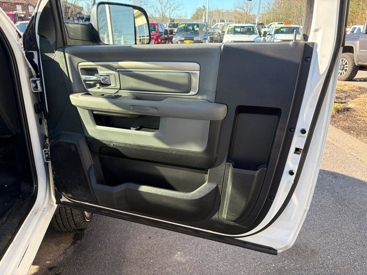 Used 2016 RAM 3500 Tradesman w/ Power & Remote Entry Group image 32