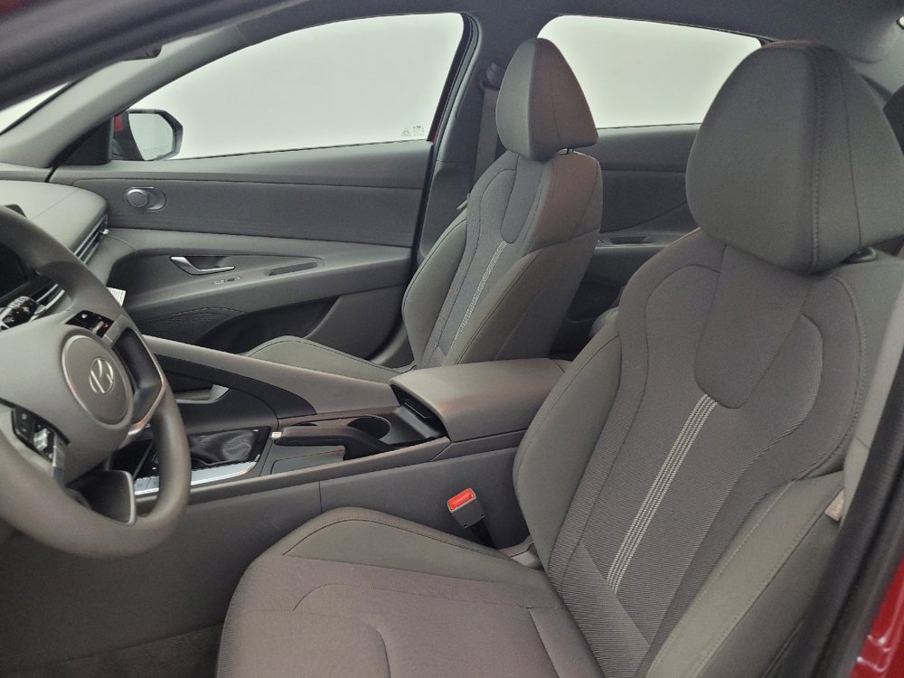 Used 2025 Hyundai Elantra SE FWD image 17