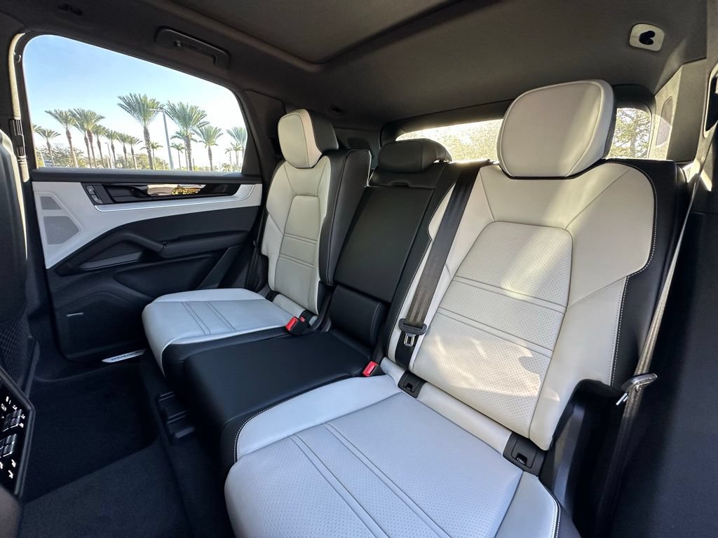 Used 2026 Porsche Cayenne S AWD/4WD image 36