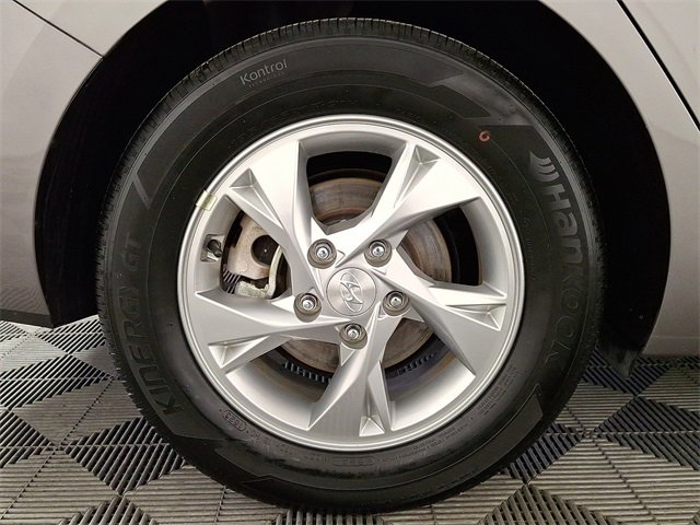 Used 2023 Hyundai Elantra SE w/ Preferred Accessory Package image 13