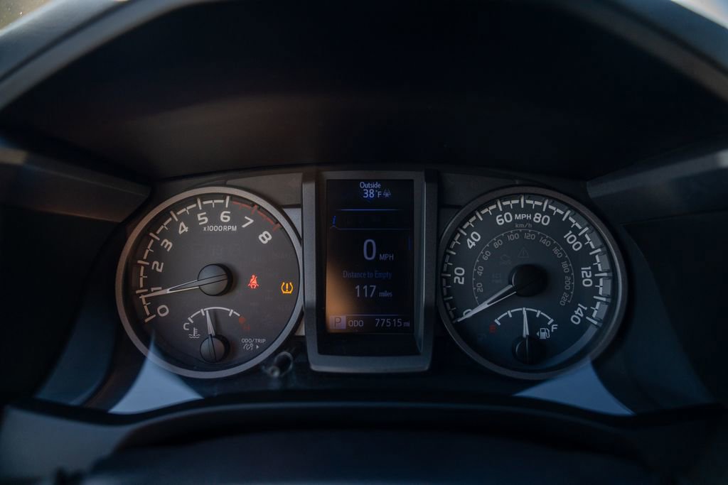 Used 2018 Toyota Tacoma TRD Sport w/ Technology Package image 21