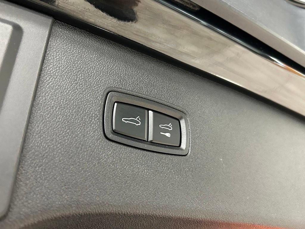 Used 2025 Porsche Cayenne AWD/4WD image 25
