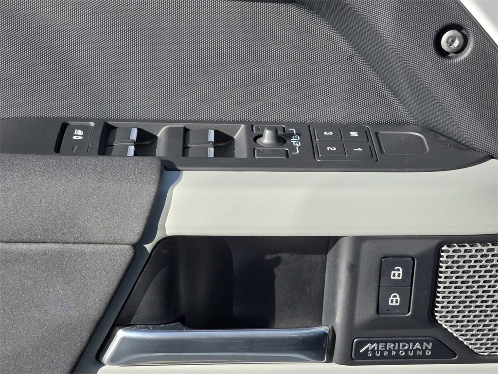 Certified 2023 Land Rover Defender 130 X-Dynamic SE image 29
