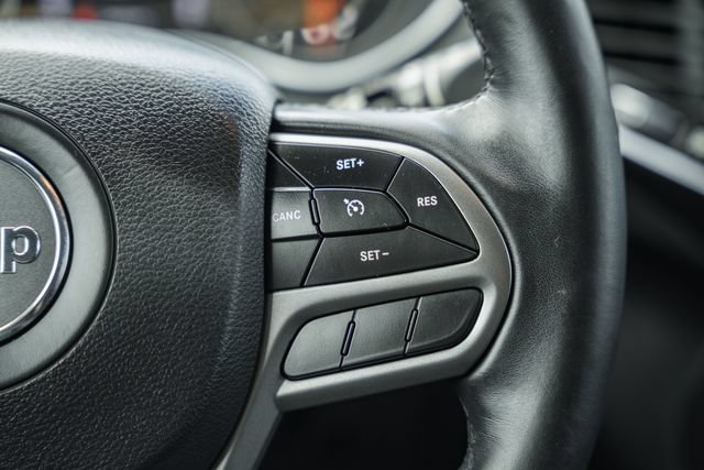 Used 2019 Jeep Cherokee Latitude Plus FWD image 26