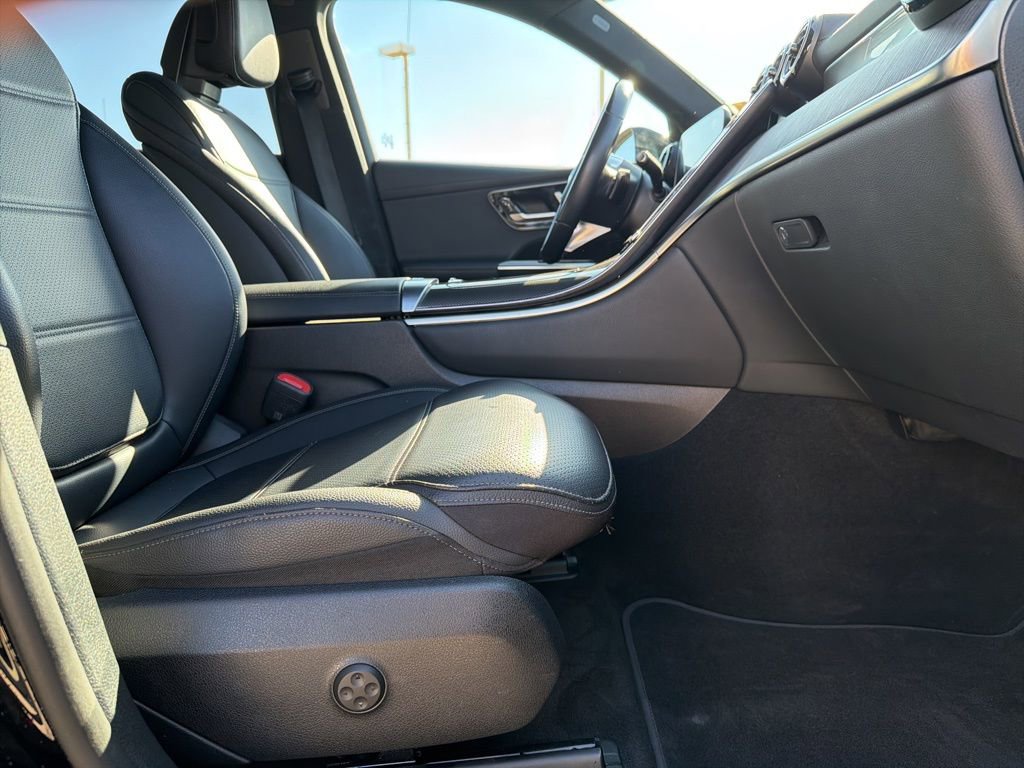 Used 2024 Mercedes-Benz GLC 300 4MATIC image 17