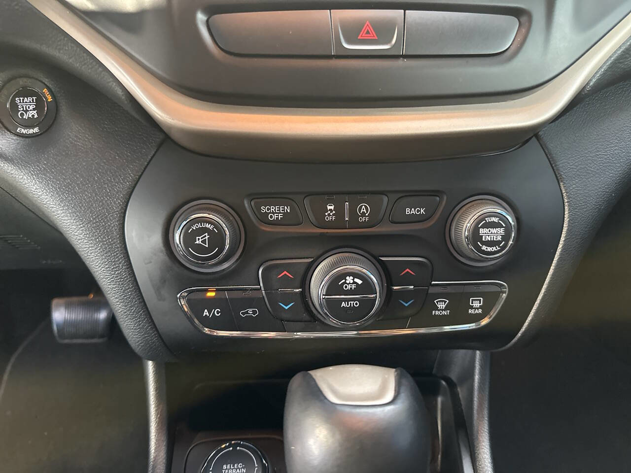 Used 2015 Jeep Cherokee Limited w/ Luxury Group image 27