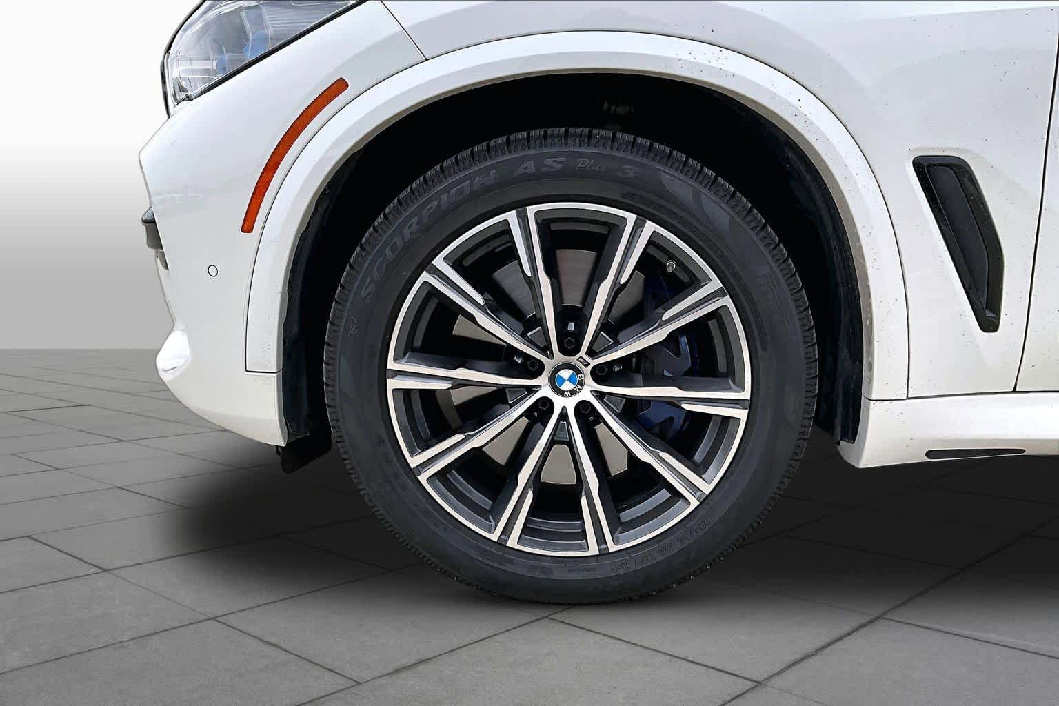 Used 2020 BMW X5 M50i AWD/4WD image 11