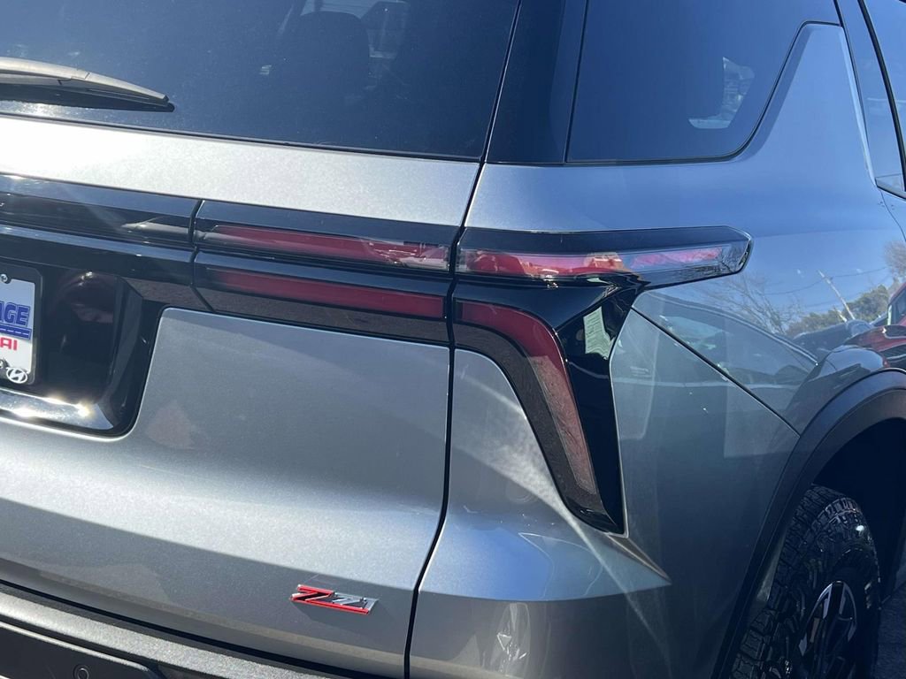 Used 2024 Chevrolet Traverse Z71 image 9