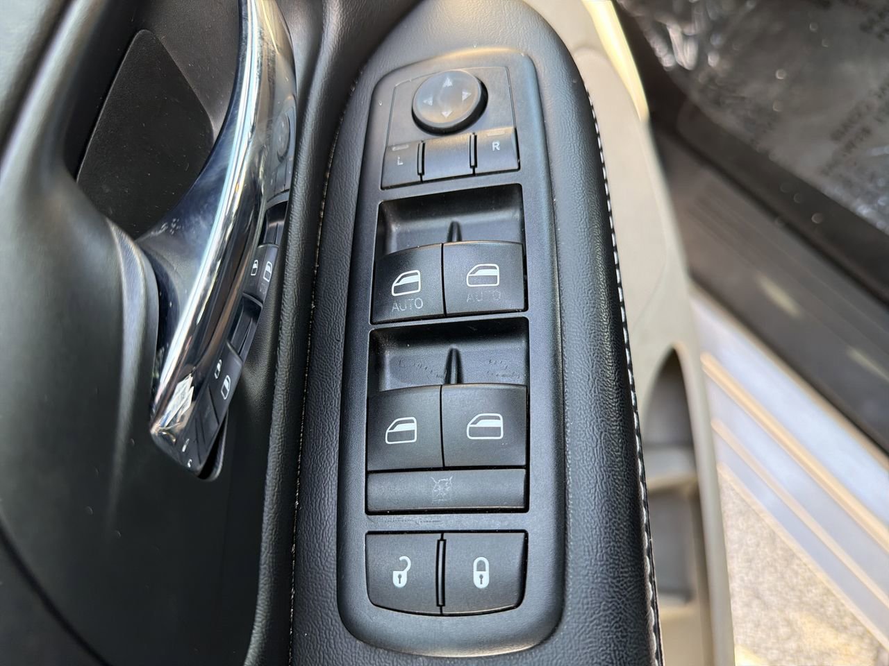 Used 2016 Dodge Grand Caravan SE FWD image 18