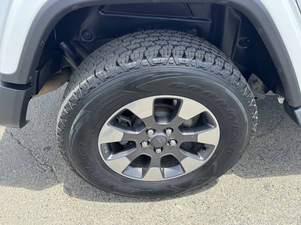 Used 2018 Jeep Wrangler Unlimited Sahara w/ LED Lighting Group AWD/4WD image 37