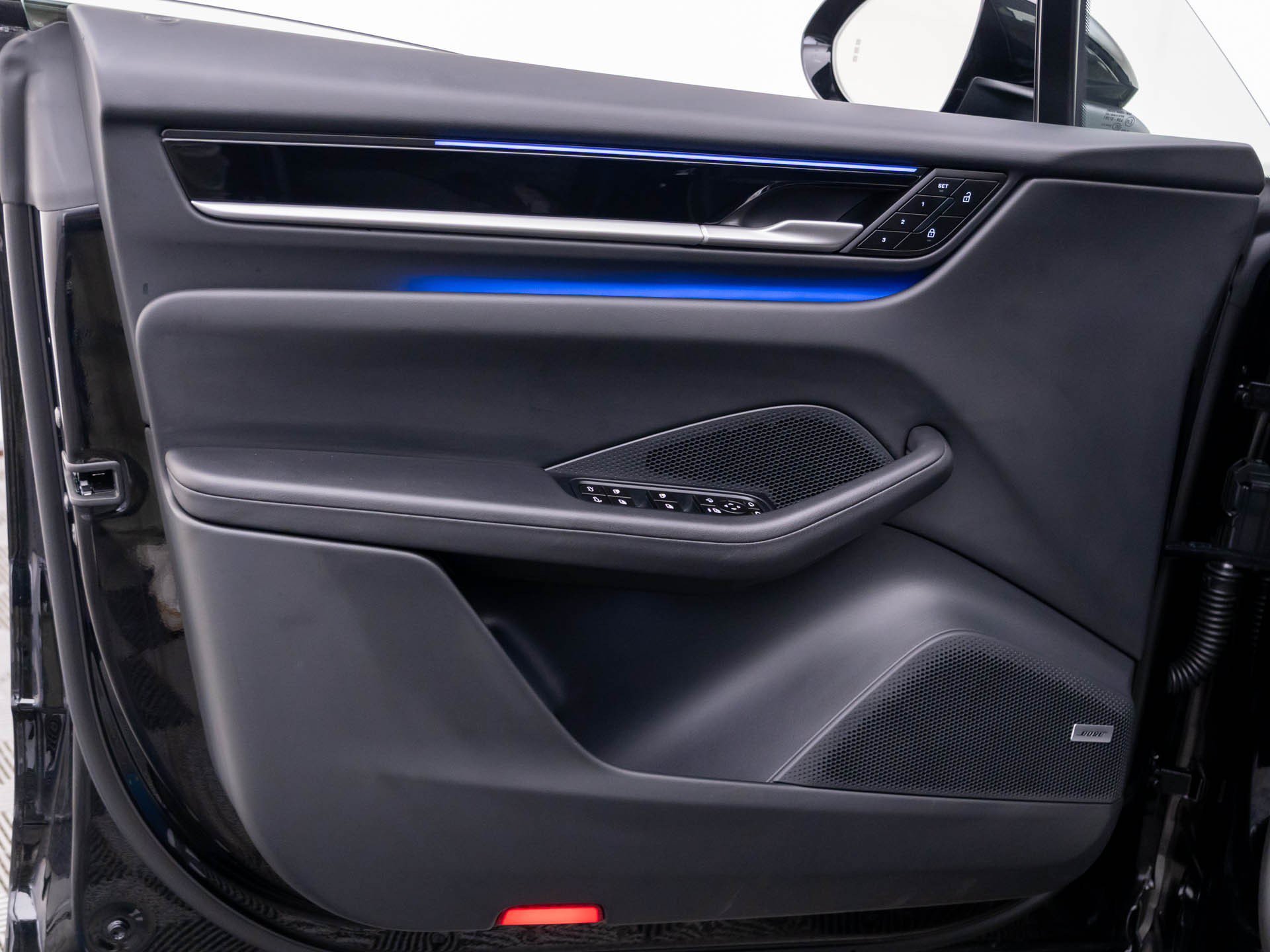 Certified 2026 Porsche Macan 4 Electric AWD/4WD image 14