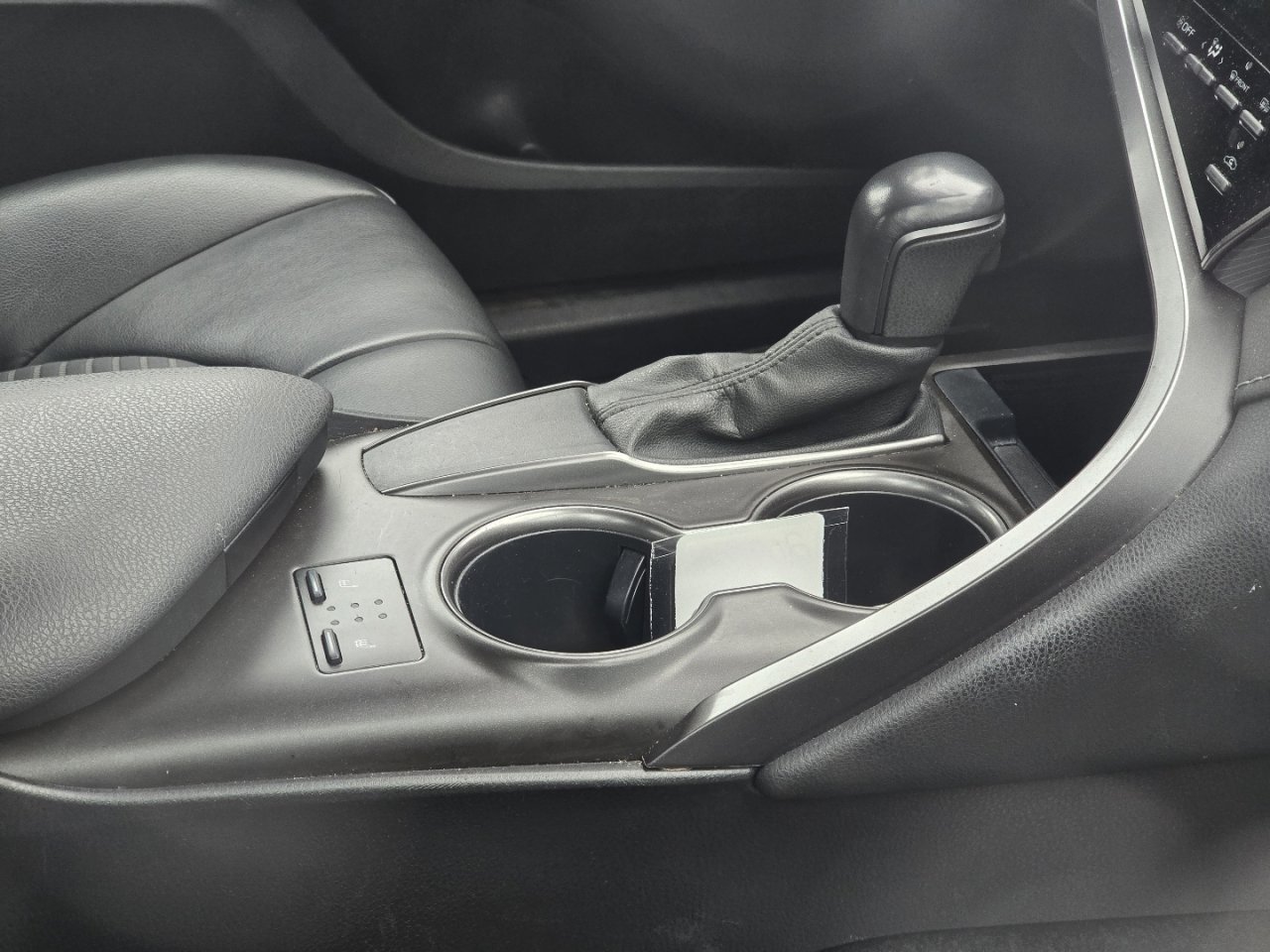 Used 2022 Toyota Camry SE FWD image 15