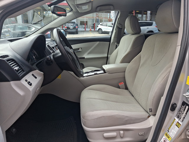 Used 2010 Toyota Venza AWD image 13