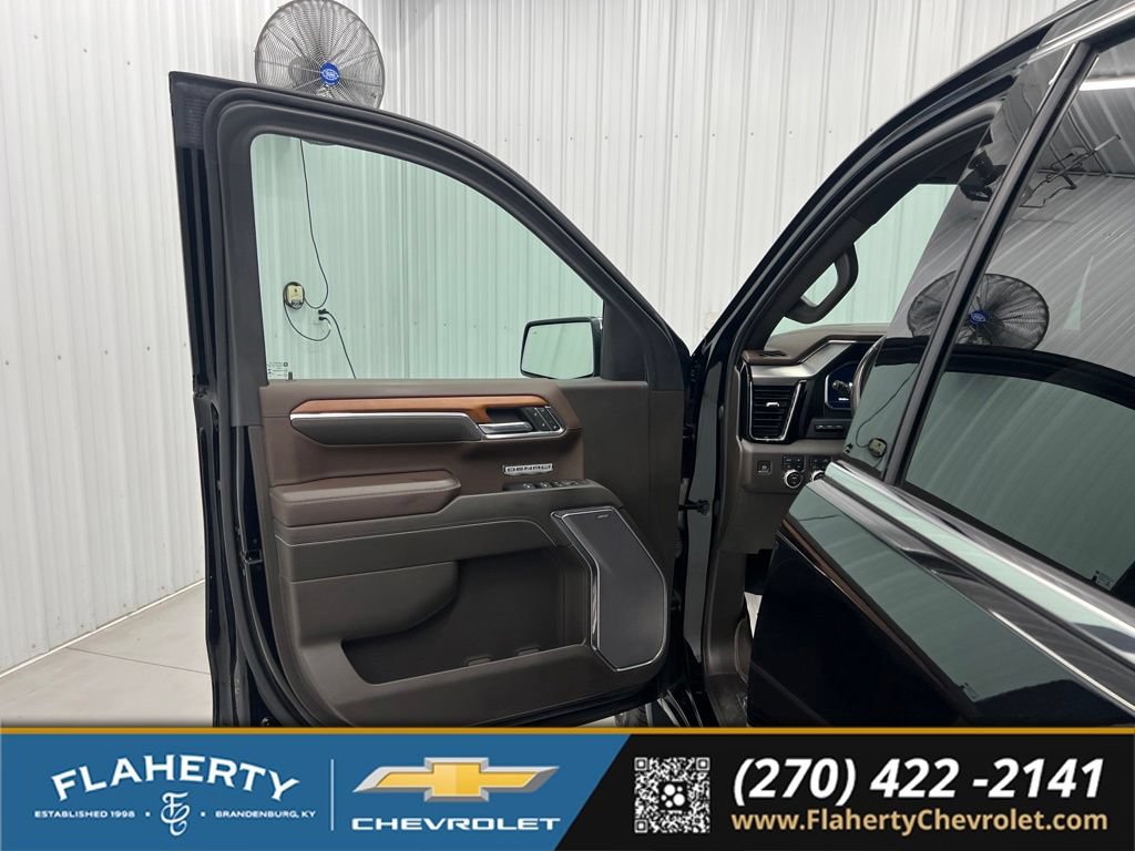 Used 2022 GMC Sierra 1500 Denali w/ Technology Package AWD/4WD image 8