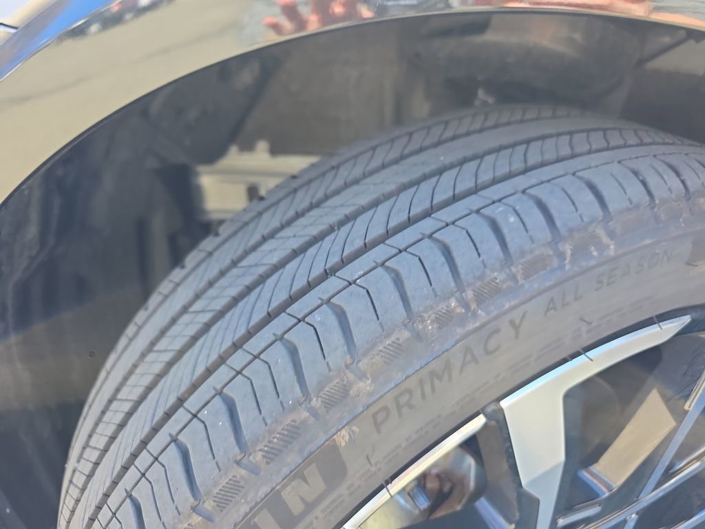 Used 2025 Toyota Prius Plug-In Hybrid w/ Limited Premium Package image 38