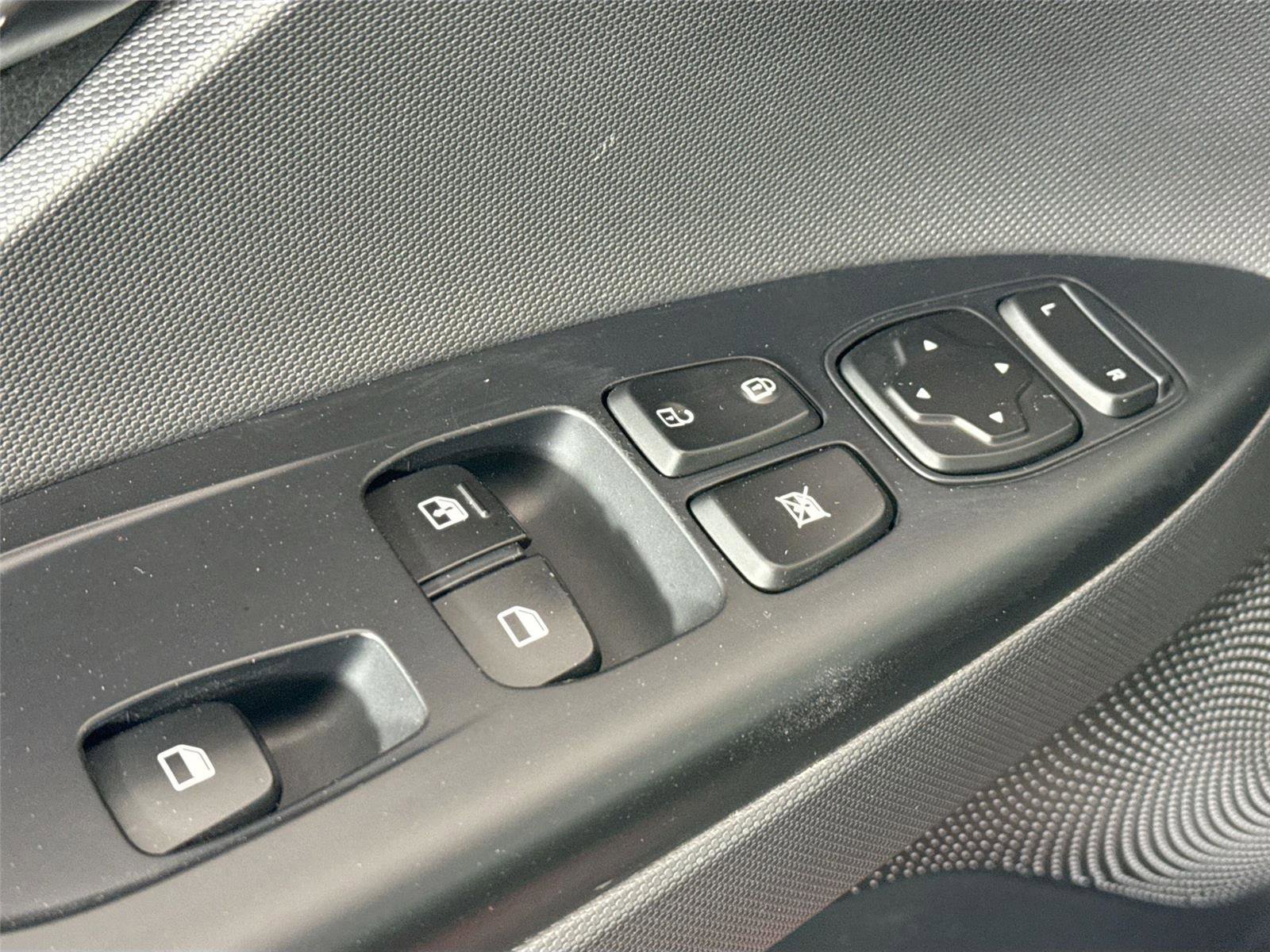 Used 2021 Hyundai Veloster N image 27