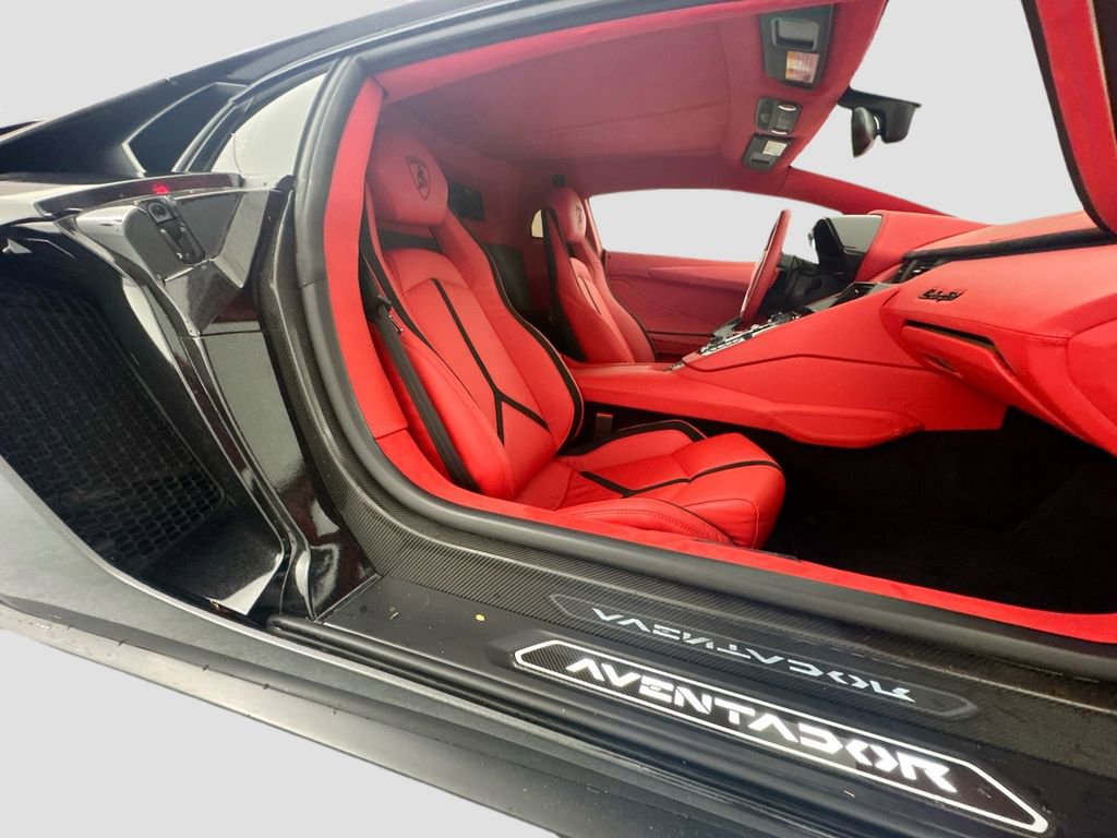Used 2018 Lamborghini Aventador S image 28
