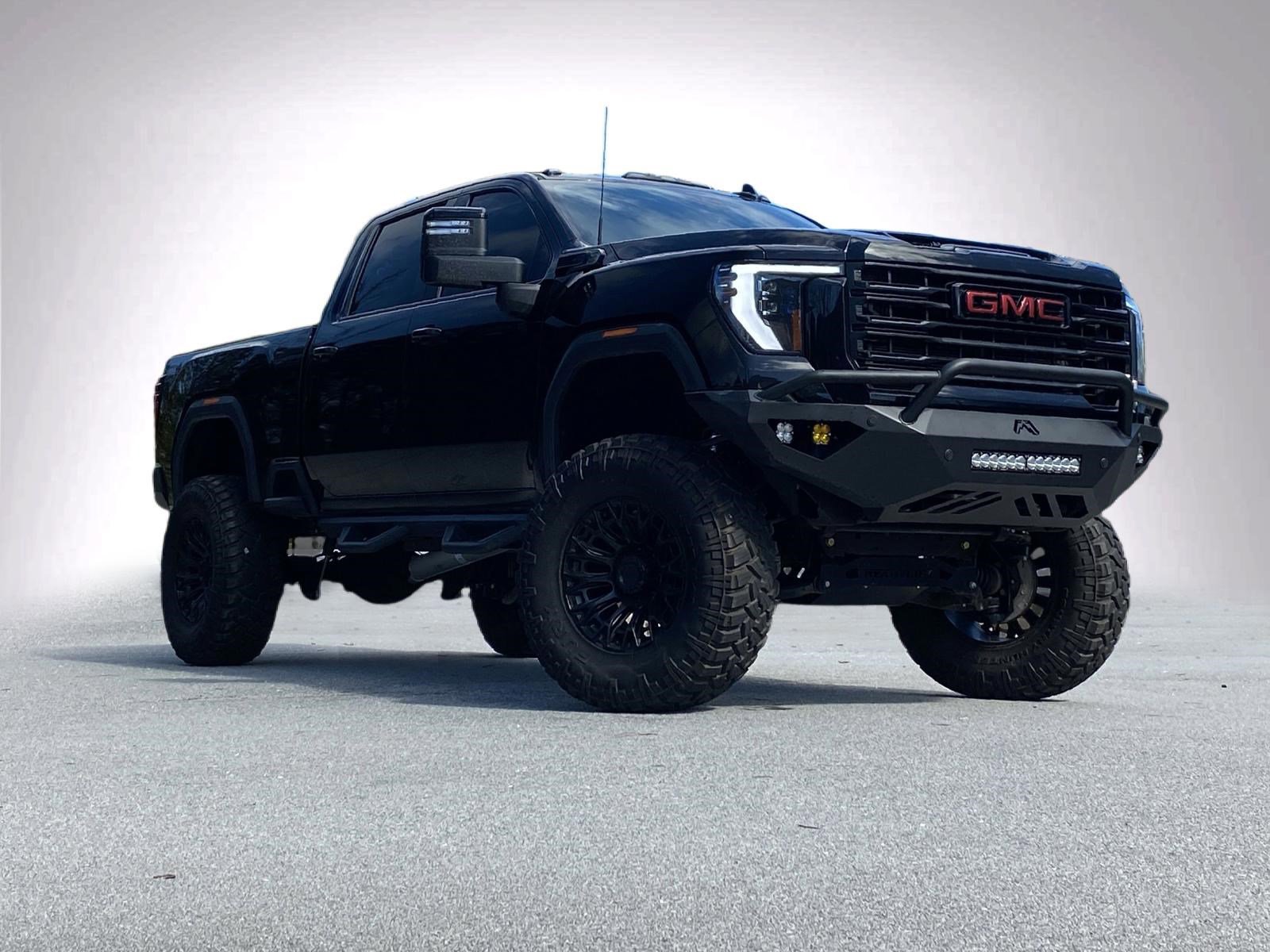 Used 2025 GMC Sierra 2500 SLT w/ SLT Convenience Package image 2