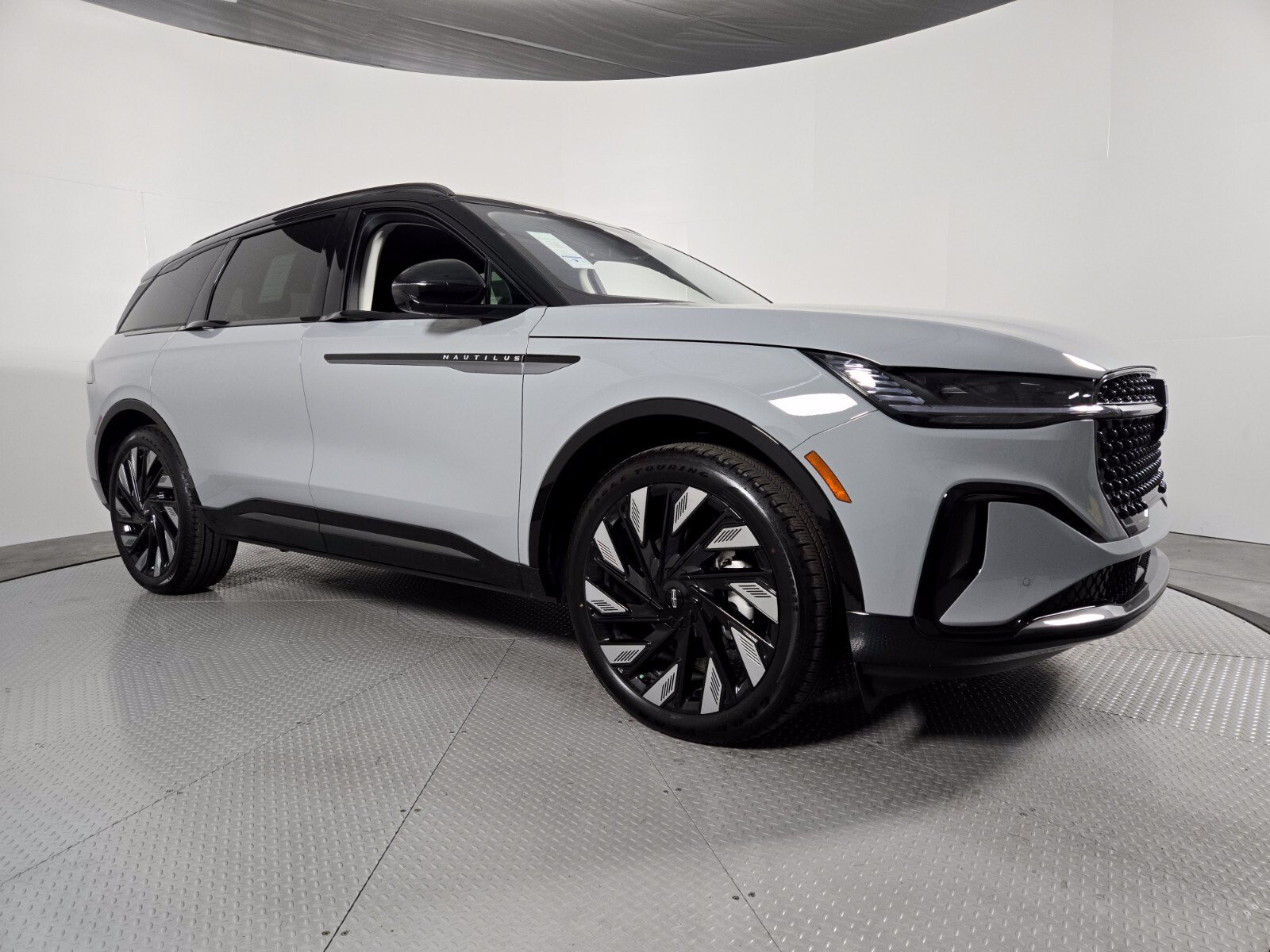 New 2026 Lincoln Nautilus Reserve AWD/4WD image 2