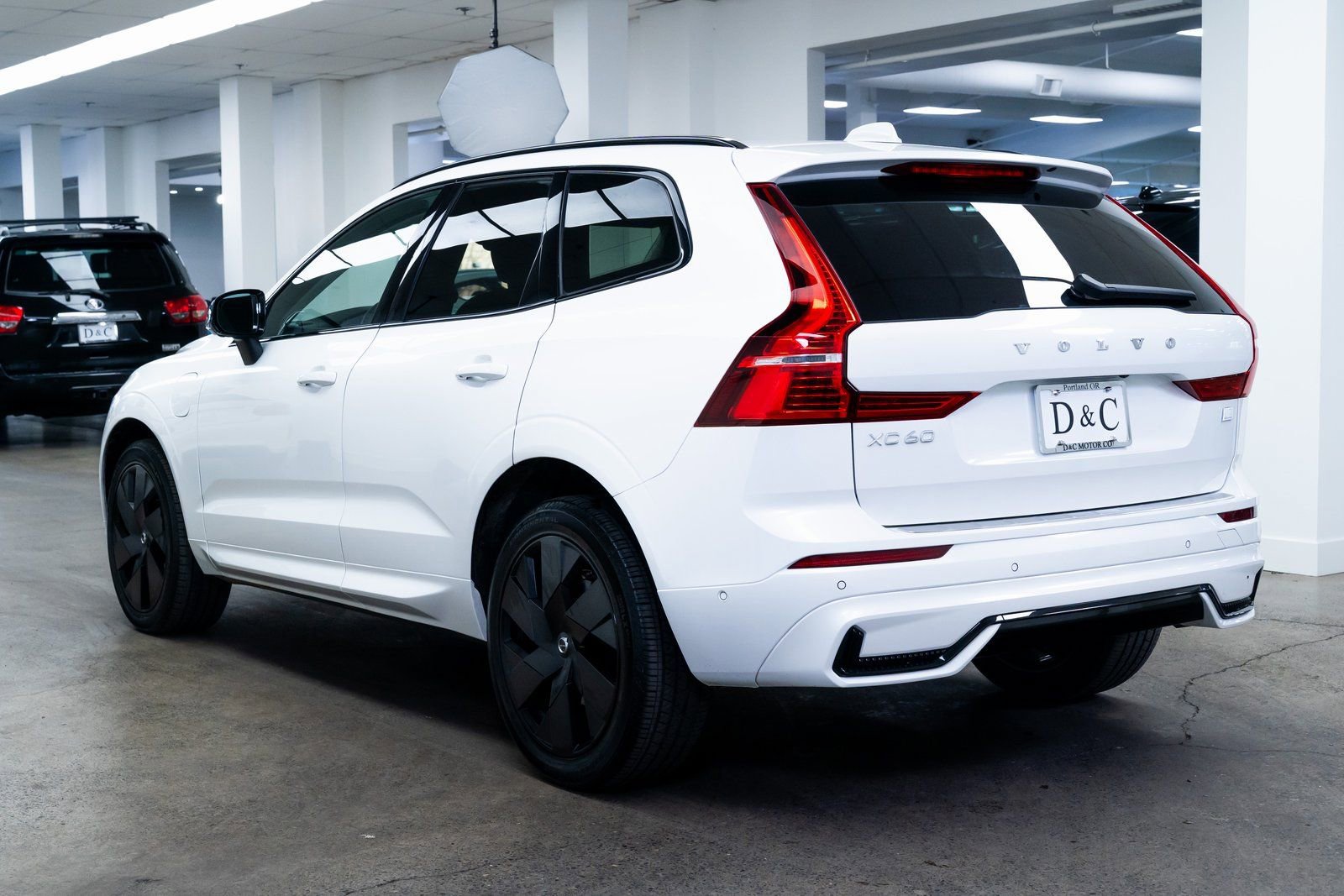 Used 2024 Volvo XC60 T8 Plus image 4