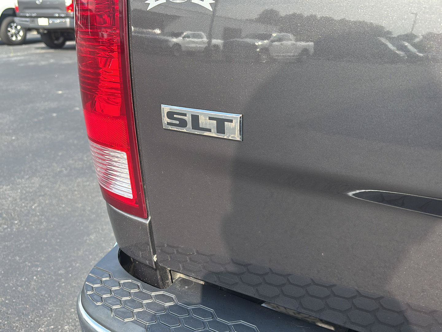 Used 2021 RAM 1500 Classic SLT AWD/4WD image 4