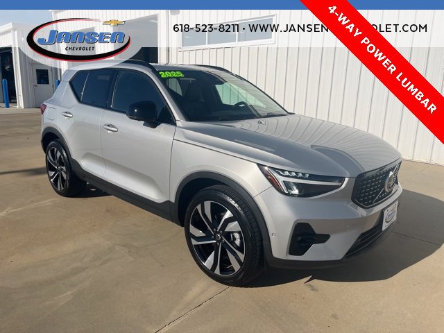Used 2025 Volvo XC40 B5 Plus image 1