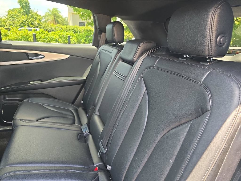 Used 2016 Lincoln MKX Premiere FWD image 11