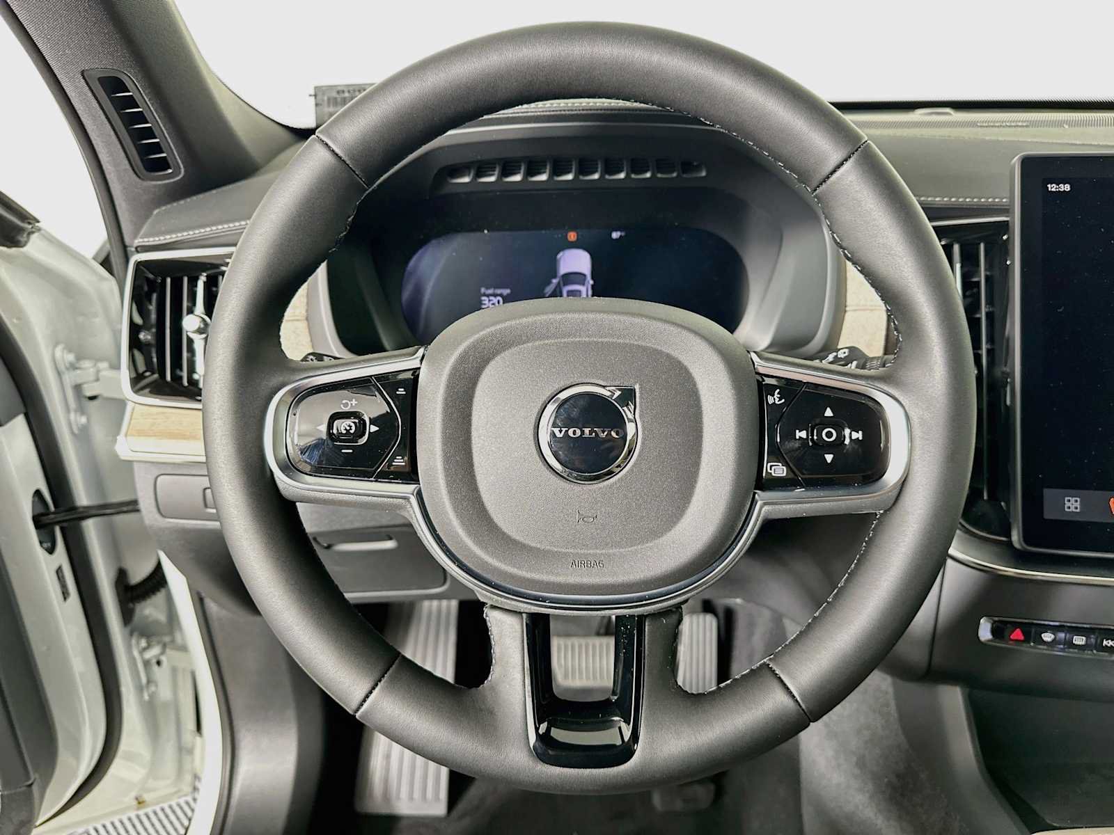 New 2026 Volvo XC90 B6 Plus w/ Protection Package Premier AWD/4WD image 11