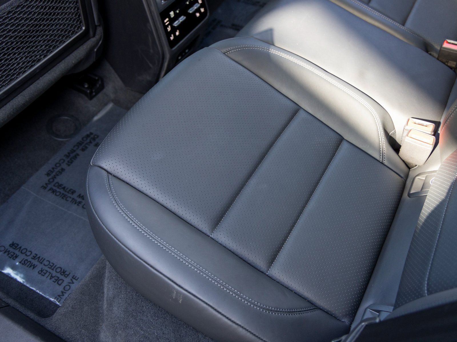 Certified 2025 Porsche Macan Electric image 39