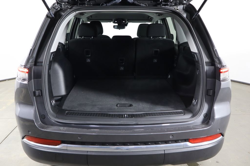 Used 2023 Jeep Grand Cherokee Laredo image 17
