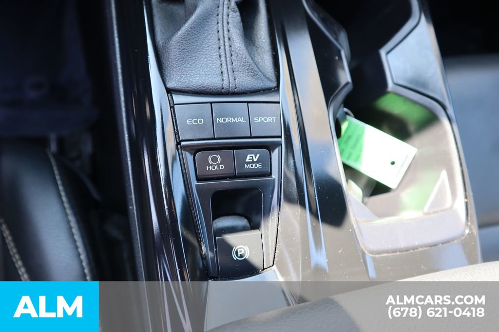 Used 2025 Toyota Camry SE image 31