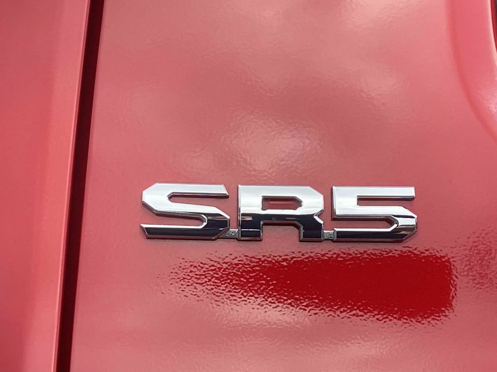 Used 2025 Toyota Tacoma SR5 AWD/4WD image 9