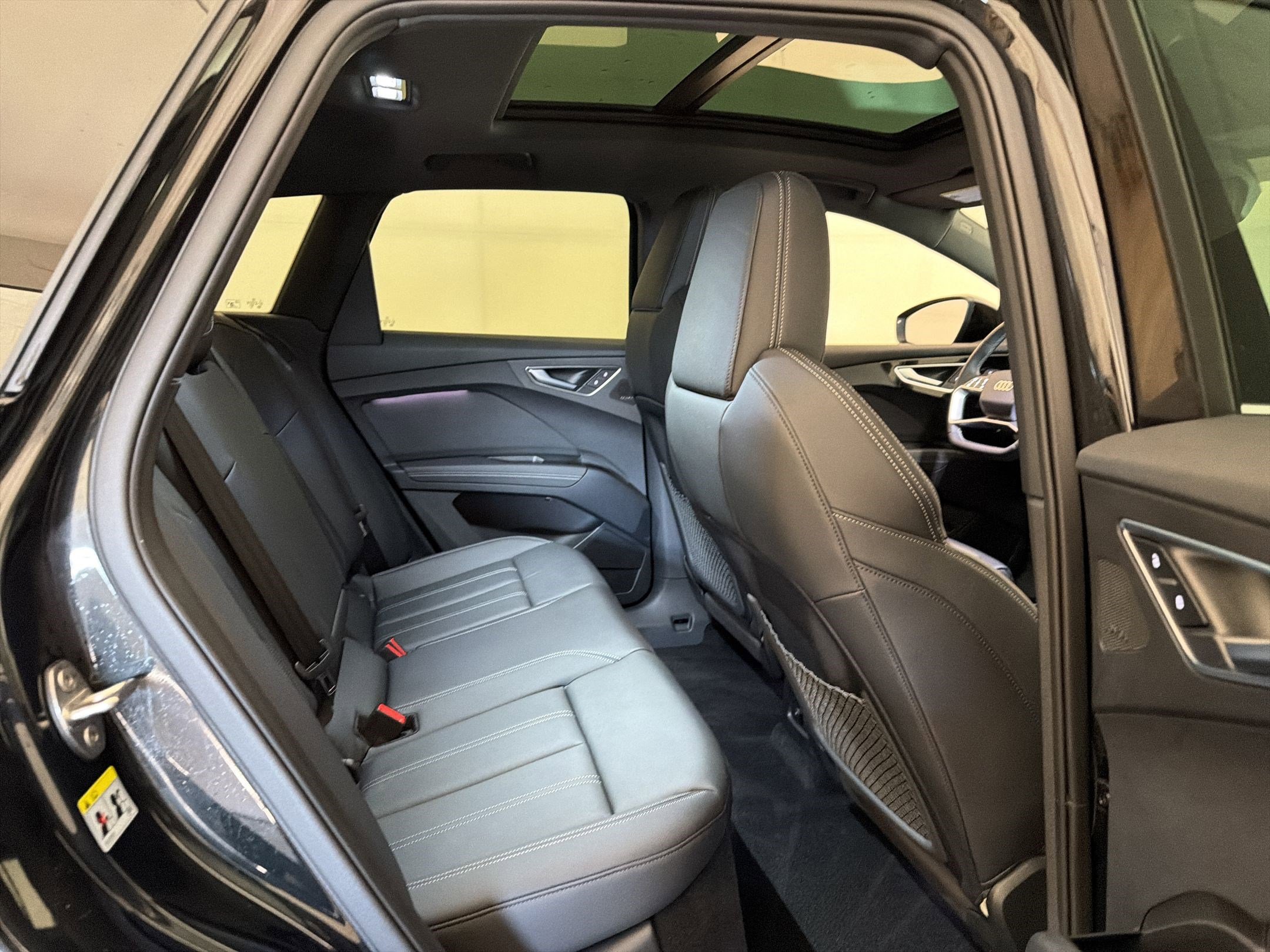 Used 2025 Audi Q4 e-tron Prestige w/ Sport Package image 29