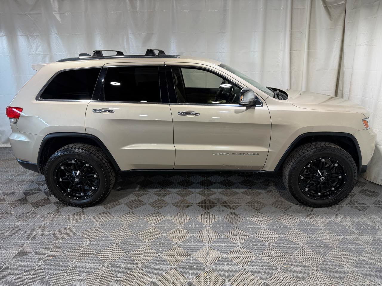 Used 2014 Jeep Grand Cherokee Limited w/ Trailer Tow Group IV AWD/4WD image 9
