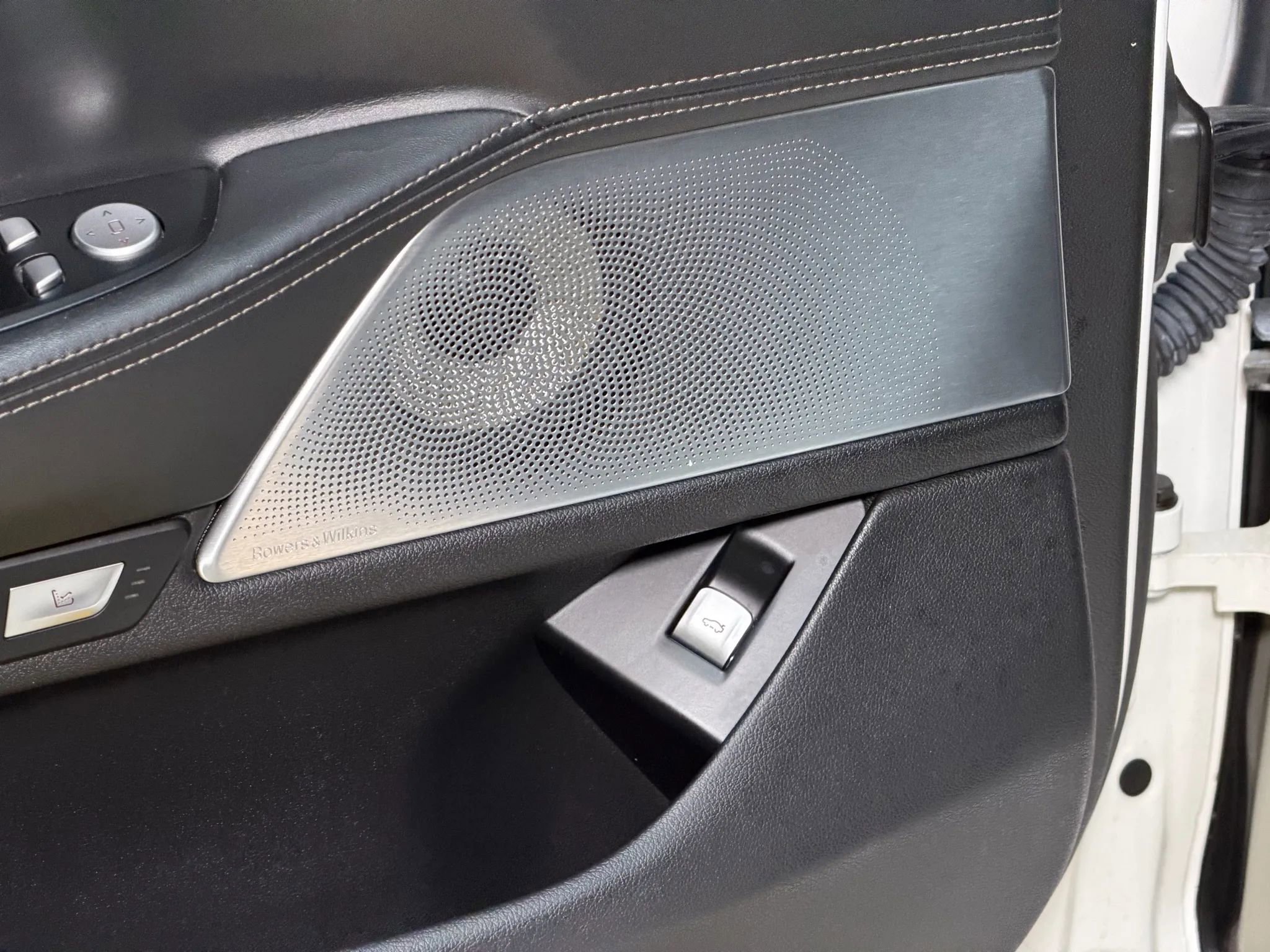 Used 2017 BMW 750i xDrive image 41