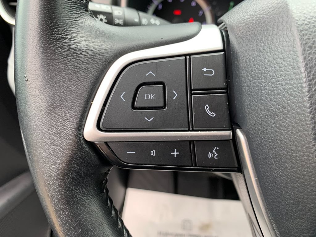 Used 2023 Toyota Highlander XLE FWD image 28