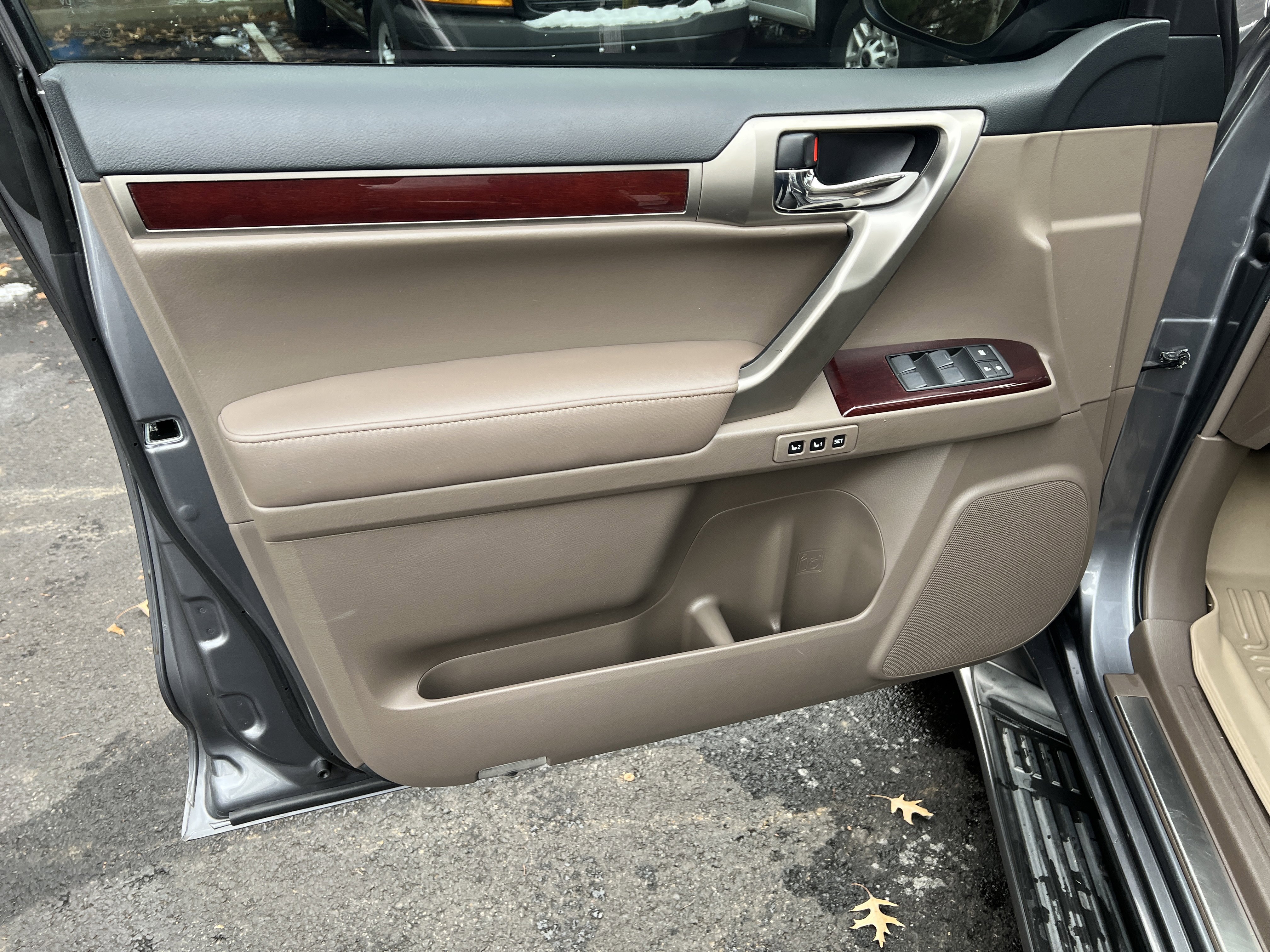 Used 2017 Lexus GX 460 Premium w/ Premium Package image 14