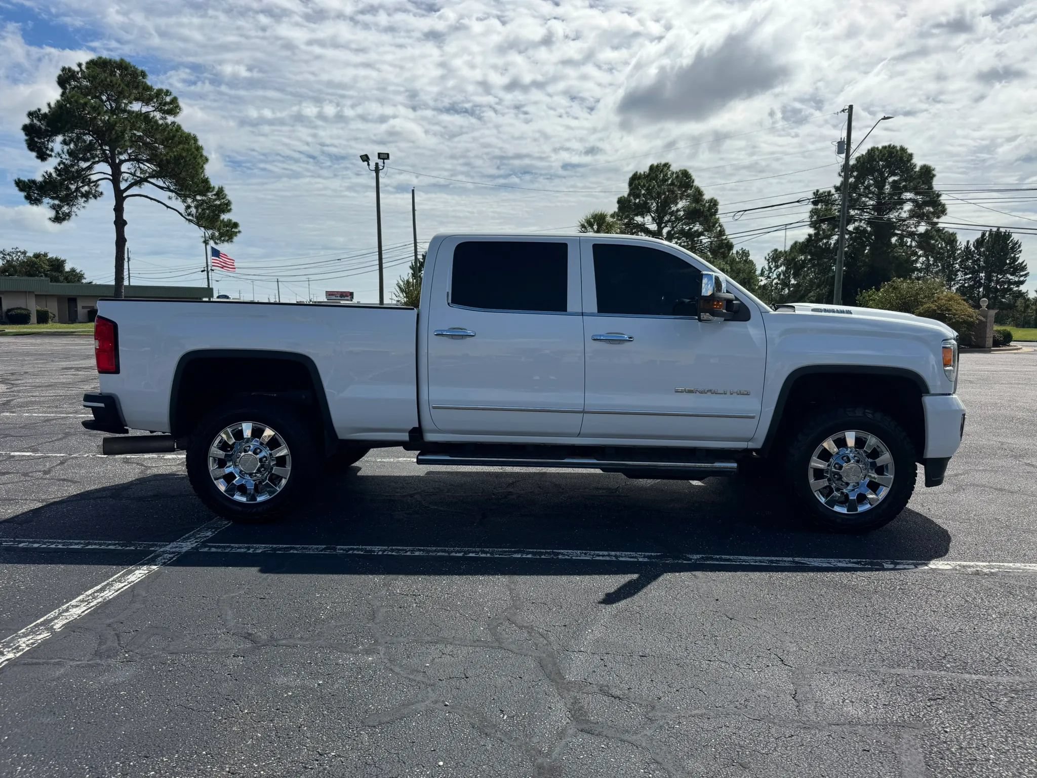 Used 2019 GMC Sierra 2500 Denali w/ Duramax Plus Package AWD/4WD image 5