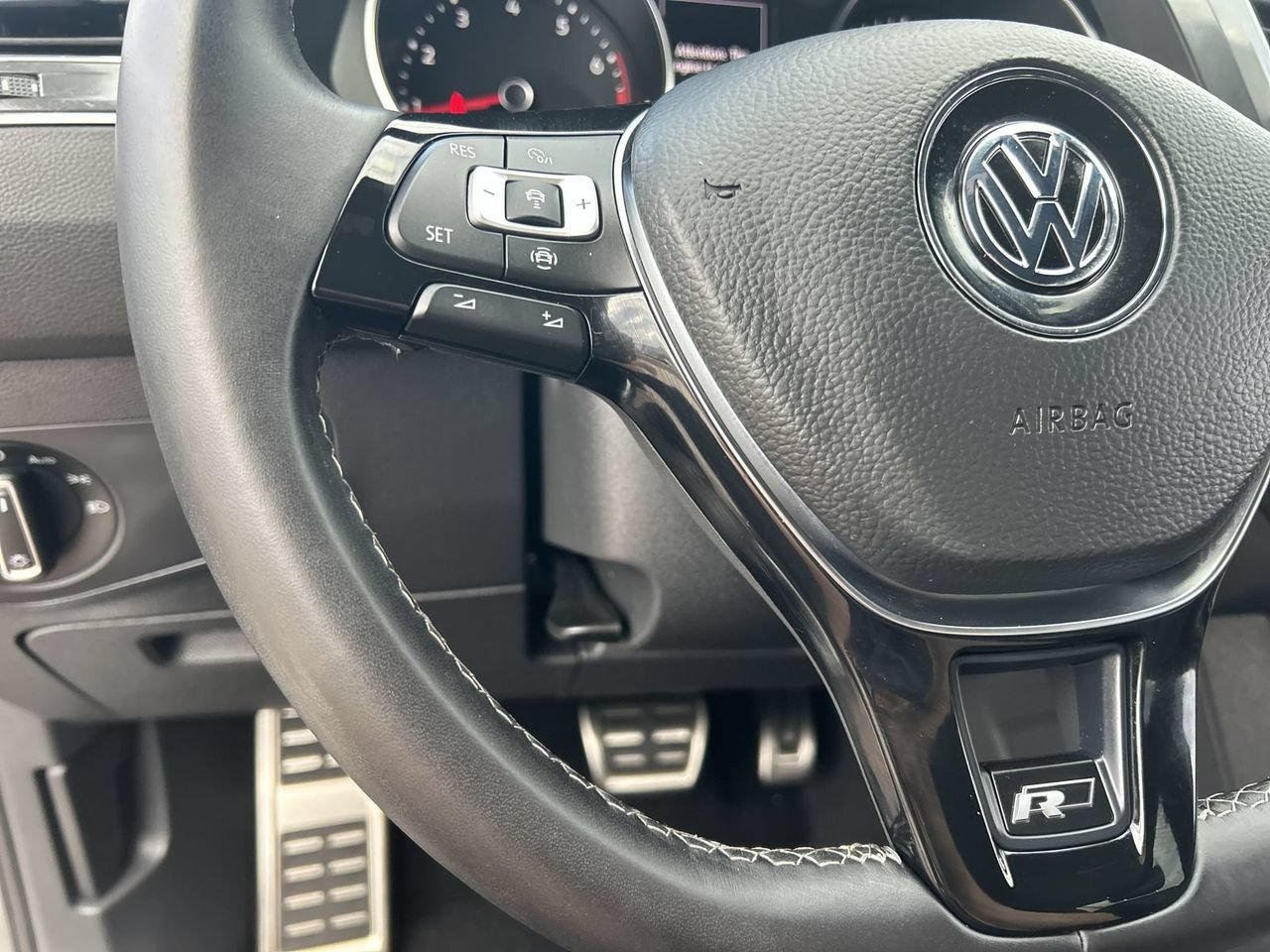 Certified 2021 Volkswagen Tiguan SE R-Line FWD image 21
