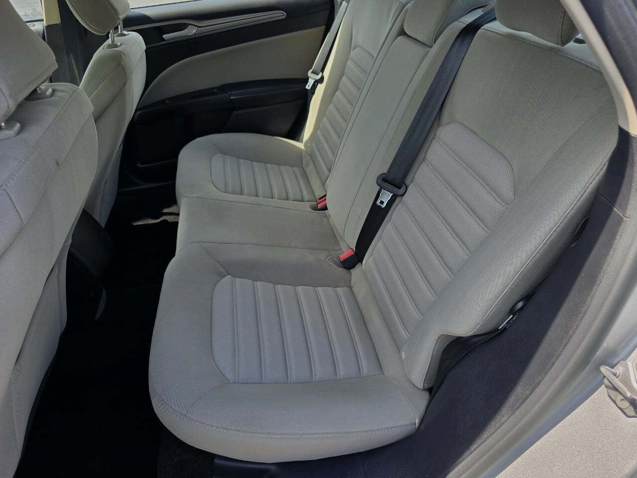 Used 2017 Ford Fusion S image 18