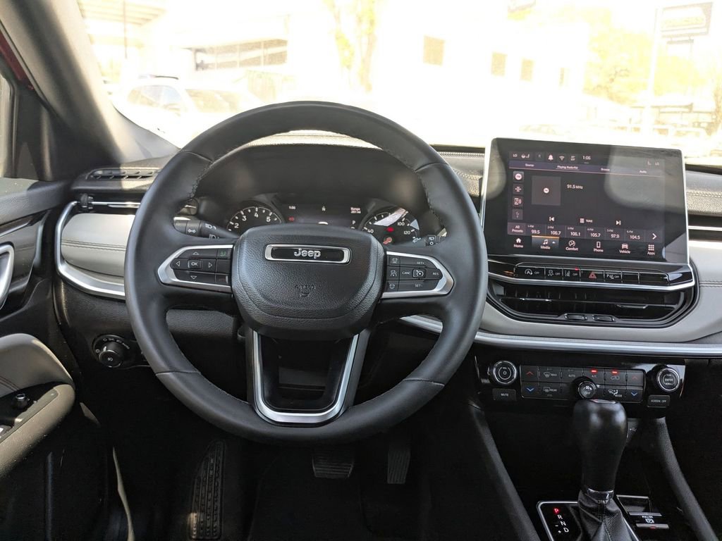 Used 2025 Jeep Compass Limited image 20