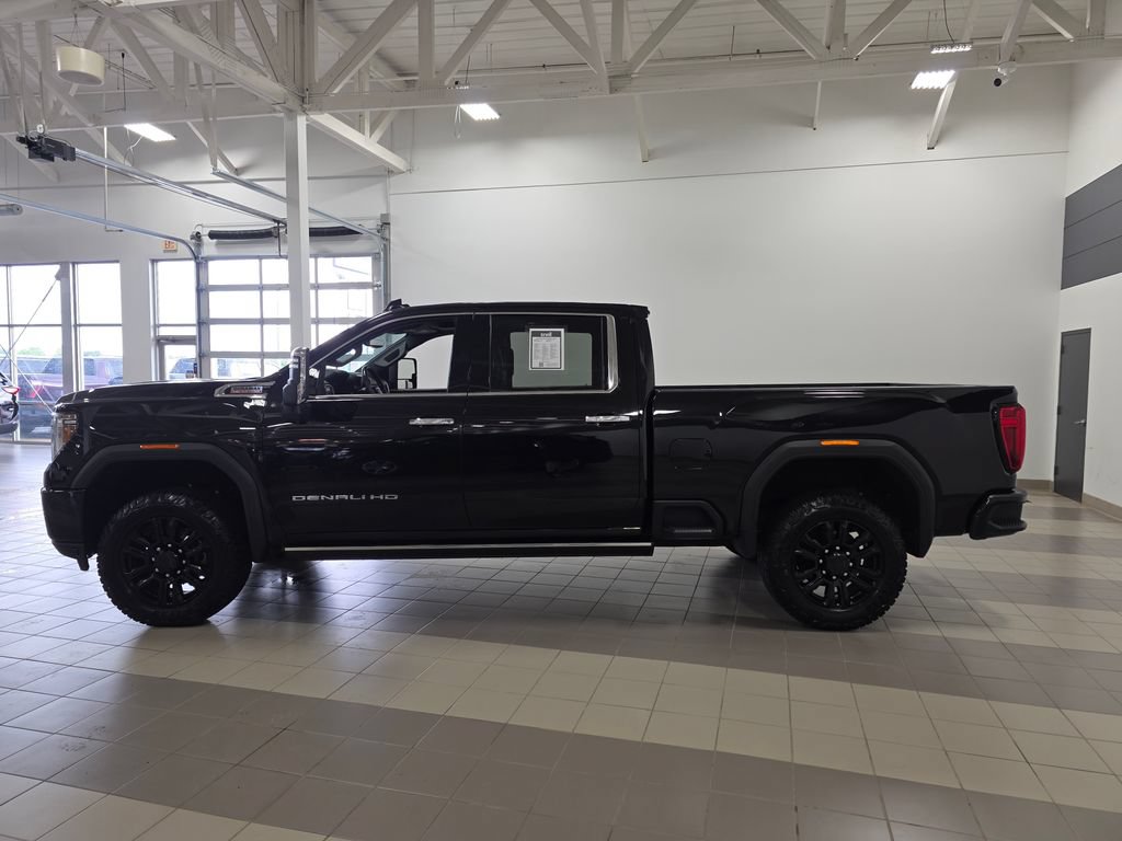 Used 2023 GMC Sierra 3500 Denali w/ Denali Black Diamond Edition AWD/4WD image 2