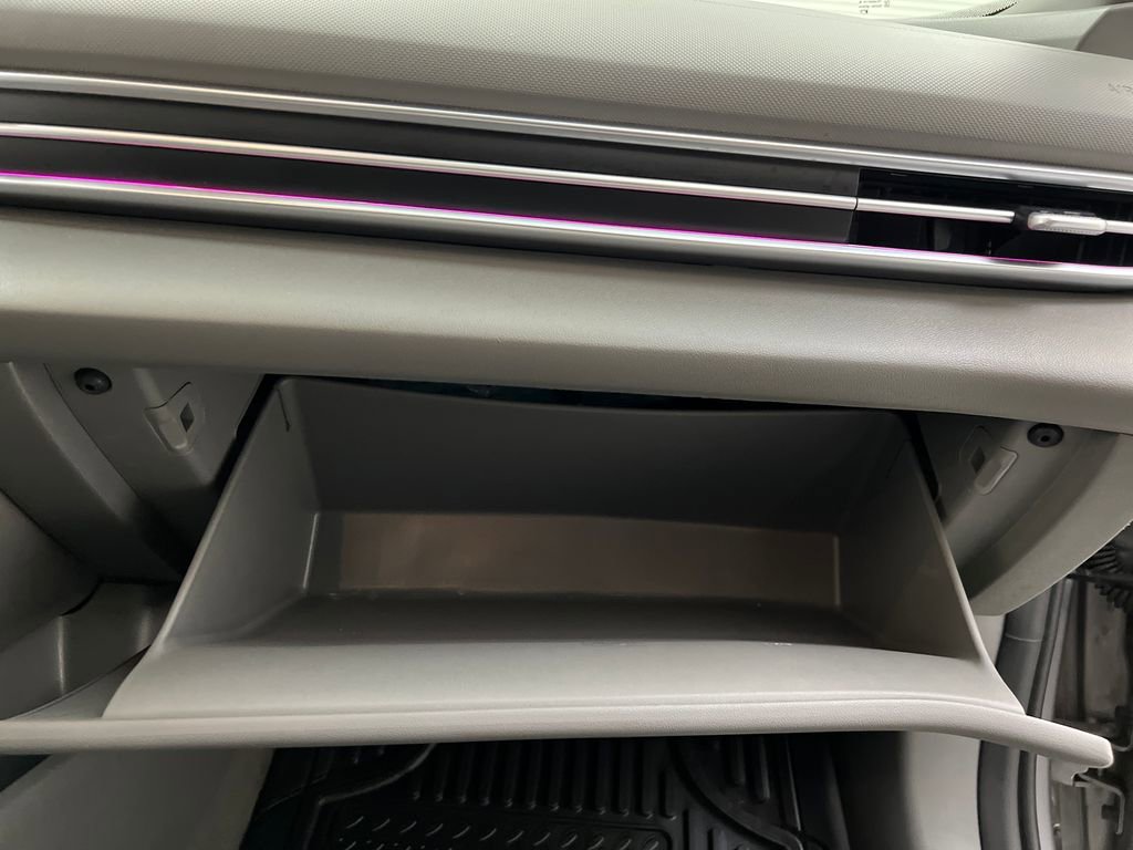 Used 2025 Hyundai Elantra SEL image 24