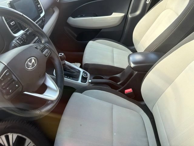 Used 2024 Hyundai Venue SEL FWD image 4